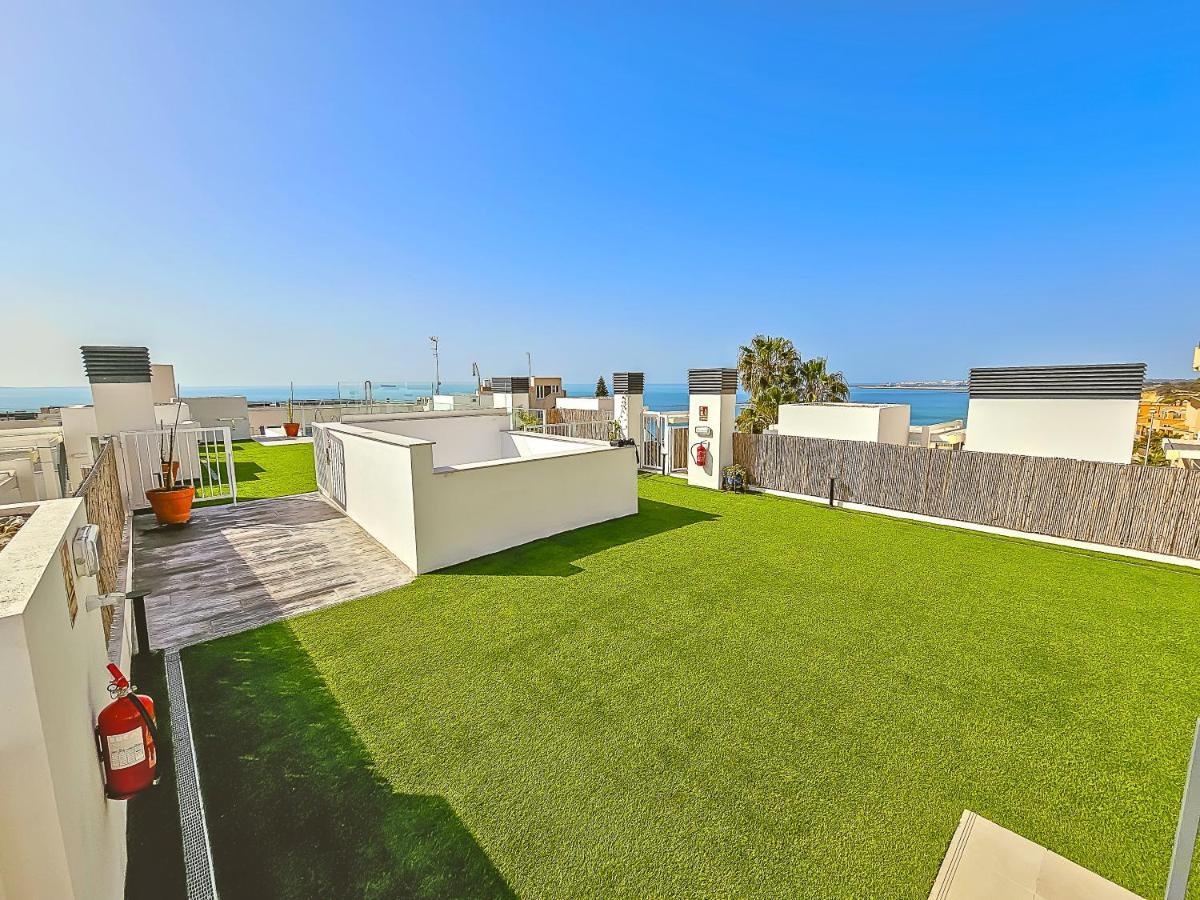 Oceanfront Duplex With A Rooftop Pool And Terrace El Puerto de Santa Maria Bagian luar foto
