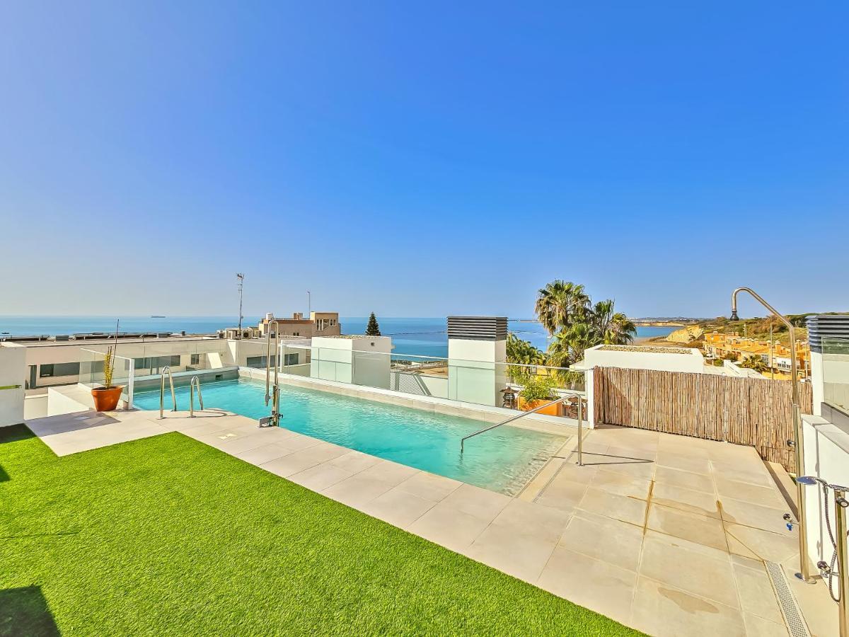 Oceanfront Duplex With A Rooftop Pool And Terrace El Puerto de Santa Maria Bagian luar foto